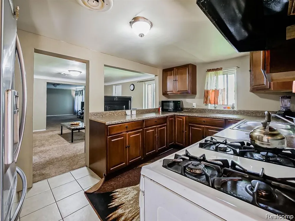 8320 Nightingale Street Dearborn Heights City, MI 48127