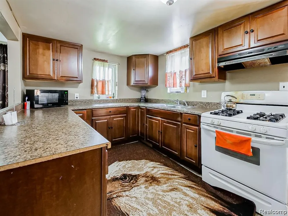 8320 Nightingale Street Dearborn Heights City, MI 48127