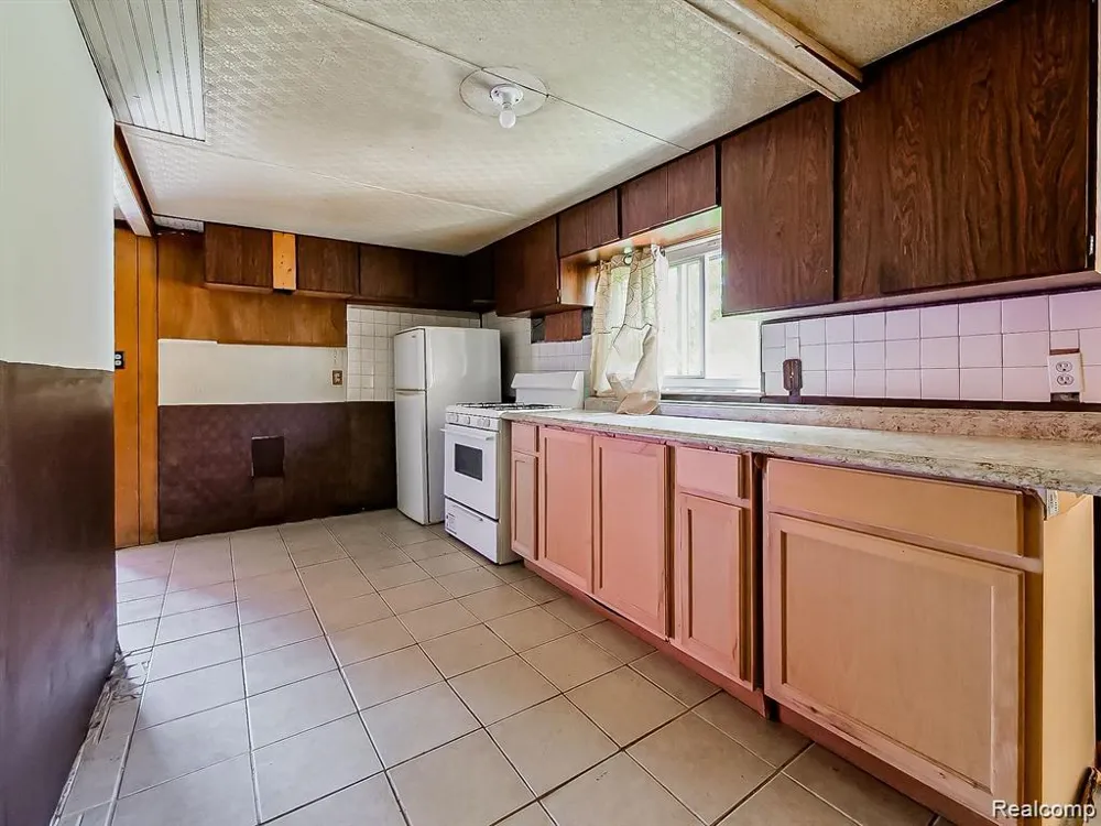 8320 Nightingale Street Dearborn Heights City, MI 48127