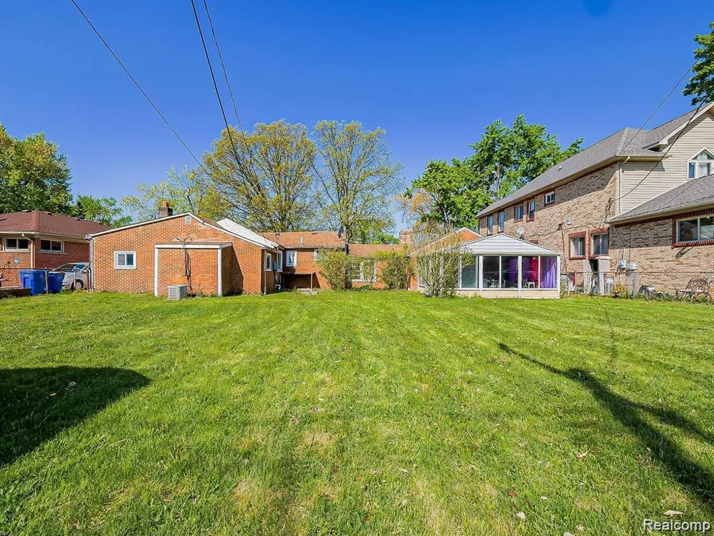 8320 Nightingale Street Dearborn Heights City, MI 48127