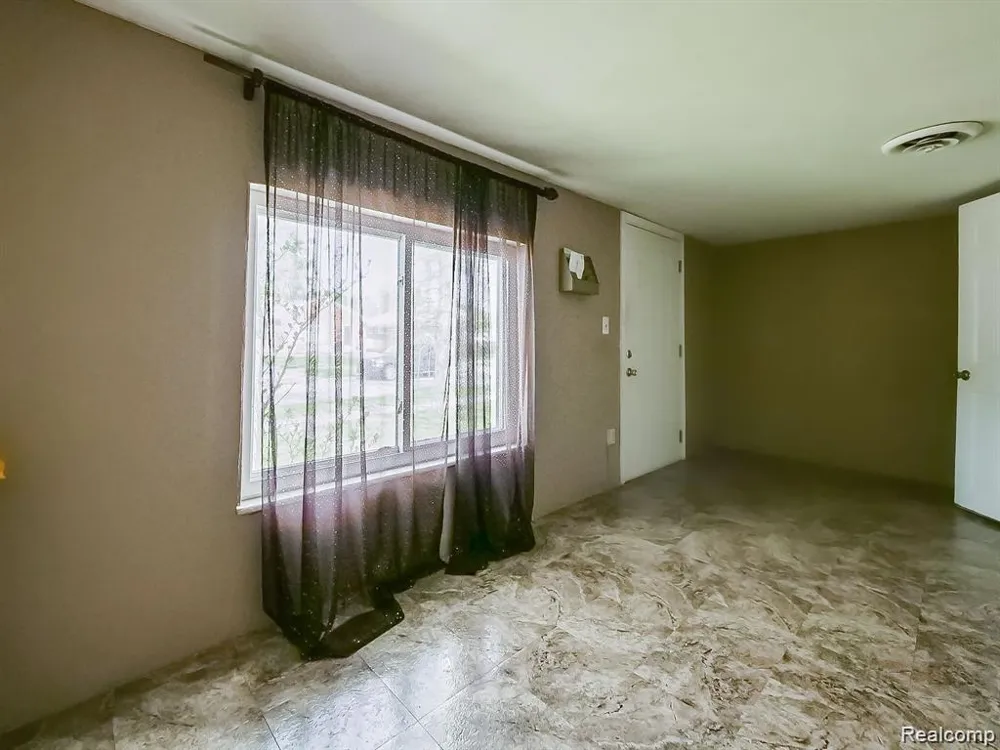 8320 Nightingale Street Dearborn Heights City, MI 48127