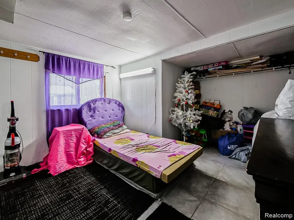 8320 Nightingale Street Dearborn Heights City, MI 48127
