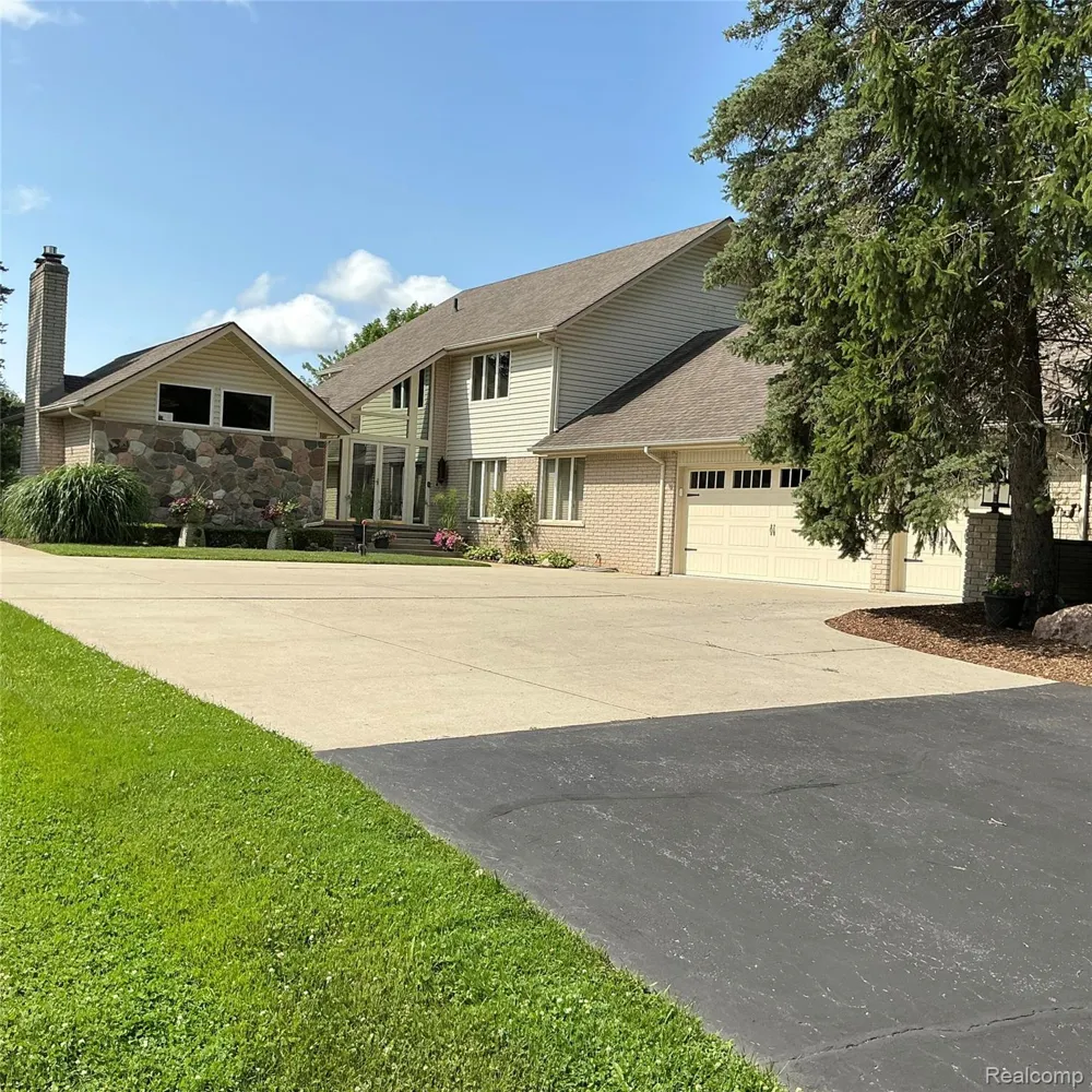 8700 30 Mile Road Washington Township, MI 48095
