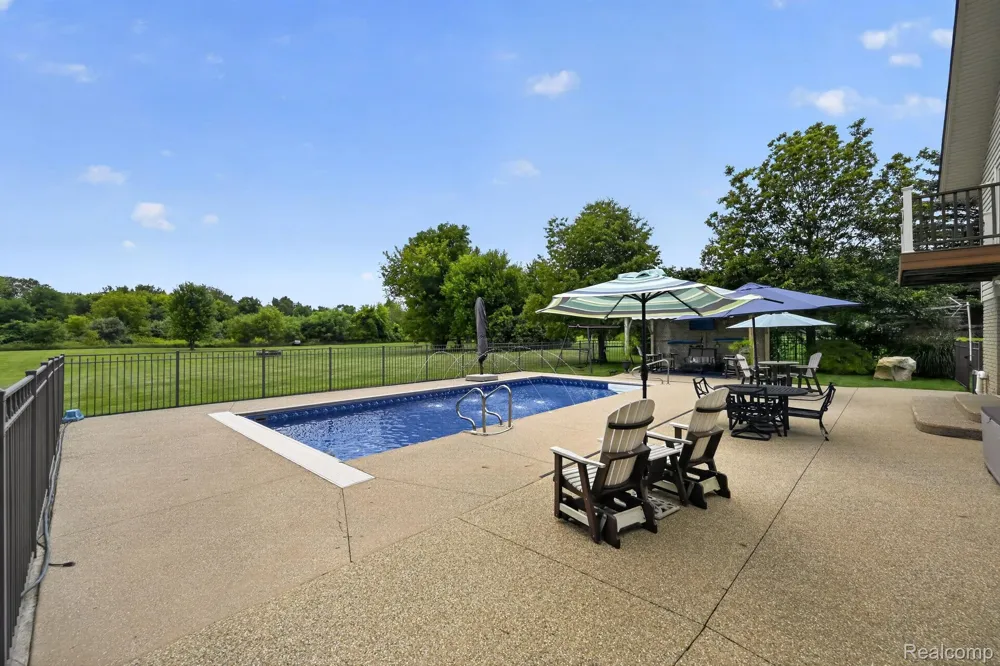 8700 30 Mile Road Washington Township, MI 48095