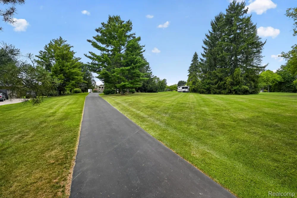 8700 30 Mile Road Washington Township, MI 48095