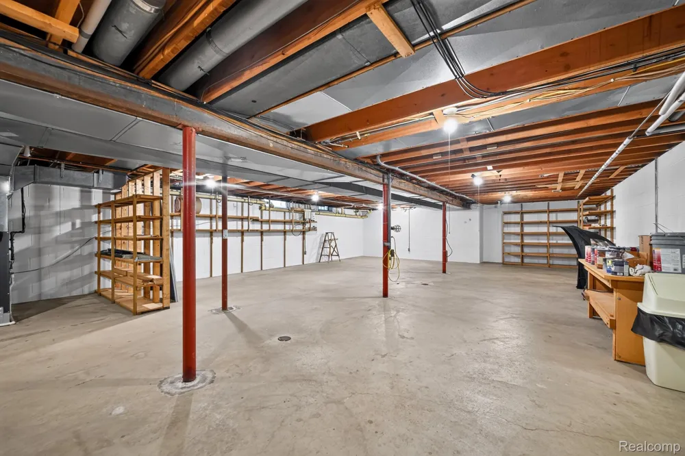 8700 30 Mile Road Washington Township, MI 48095