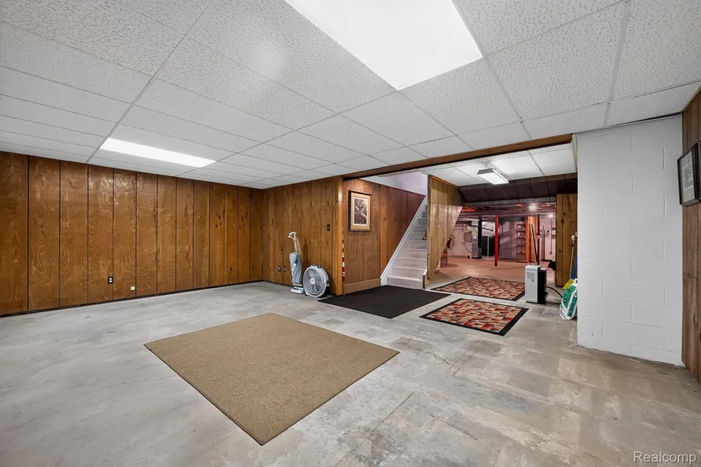 8700 30 Mile Road Washington Township, MI 48095