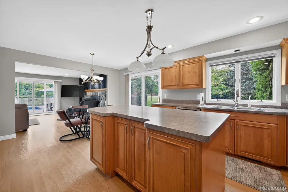 8700 30 Mile Road Washington Township, MI 48095