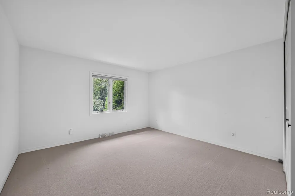 8700 30 Mile Road Washington Township, MI 48095