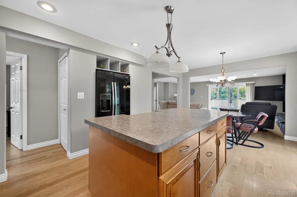 8700 30 Mile Road Washington Township, MI 48095