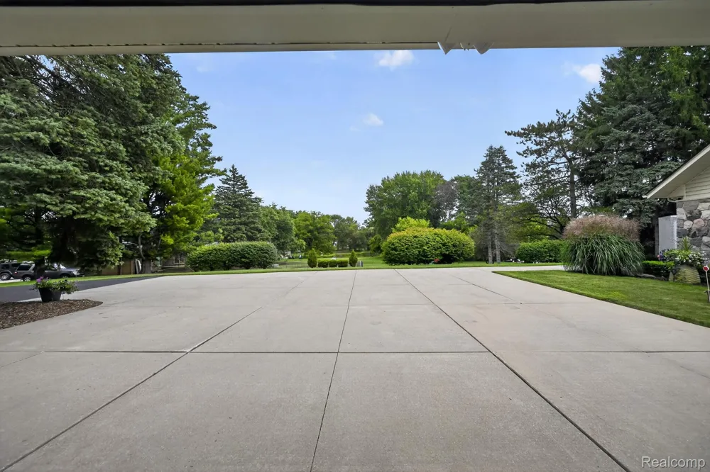 8700 30 Mile Road Washington Township, MI 48095