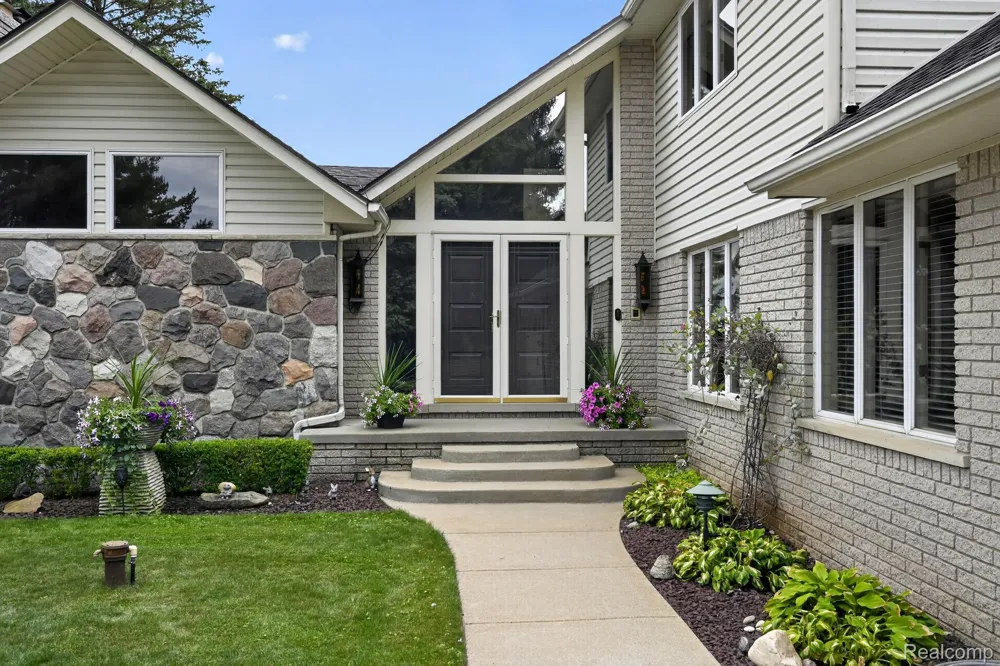 8700 30 Mile Road Washington Township, MI 48095