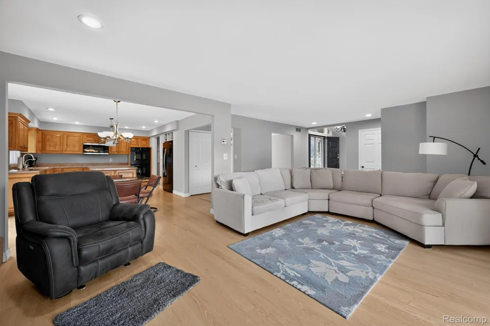 8700 30 Mile Road Washington Township, MI 48095