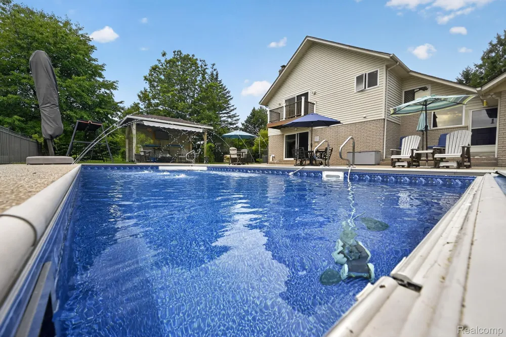 8700 30 Mile Road Washington Township, MI 48095