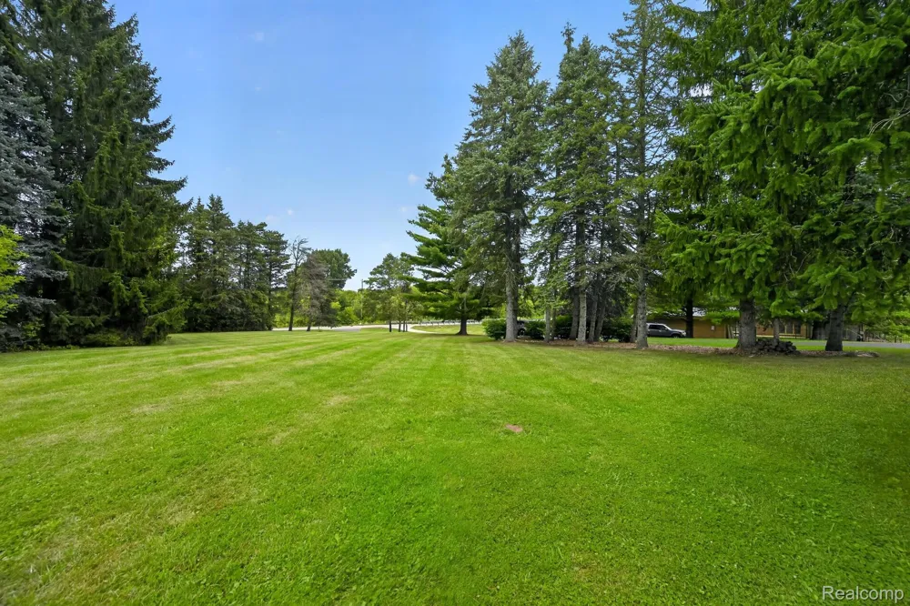 8700 30 Mile Road Washington Township, MI 48095