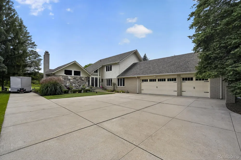 8700 30 Mile Road Washington Township, MI 48095