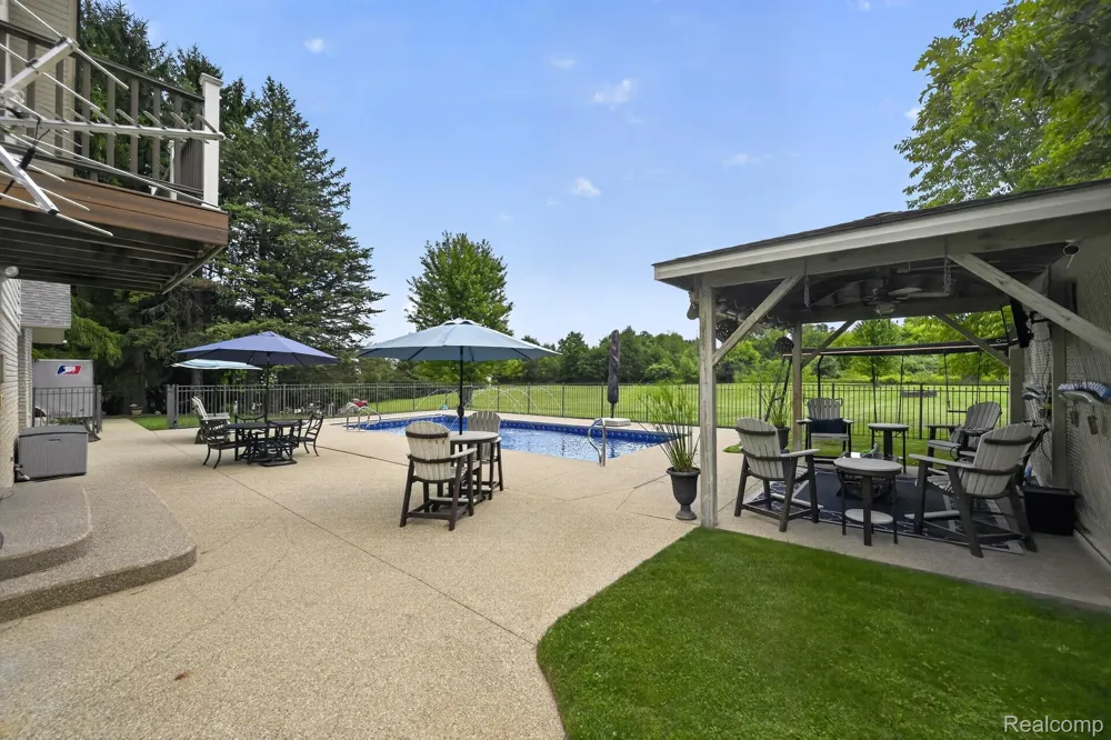 8700 30 Mile Road Washington Township, MI 48095