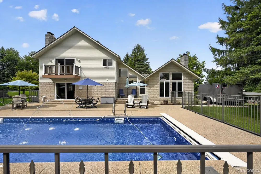 8700 30 Mile Road Washington Township, MI 48095