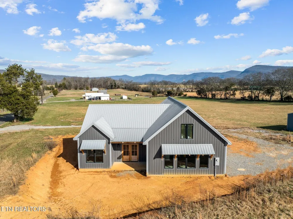 20136 Old State Highway 28 Pikeville, TN 37367