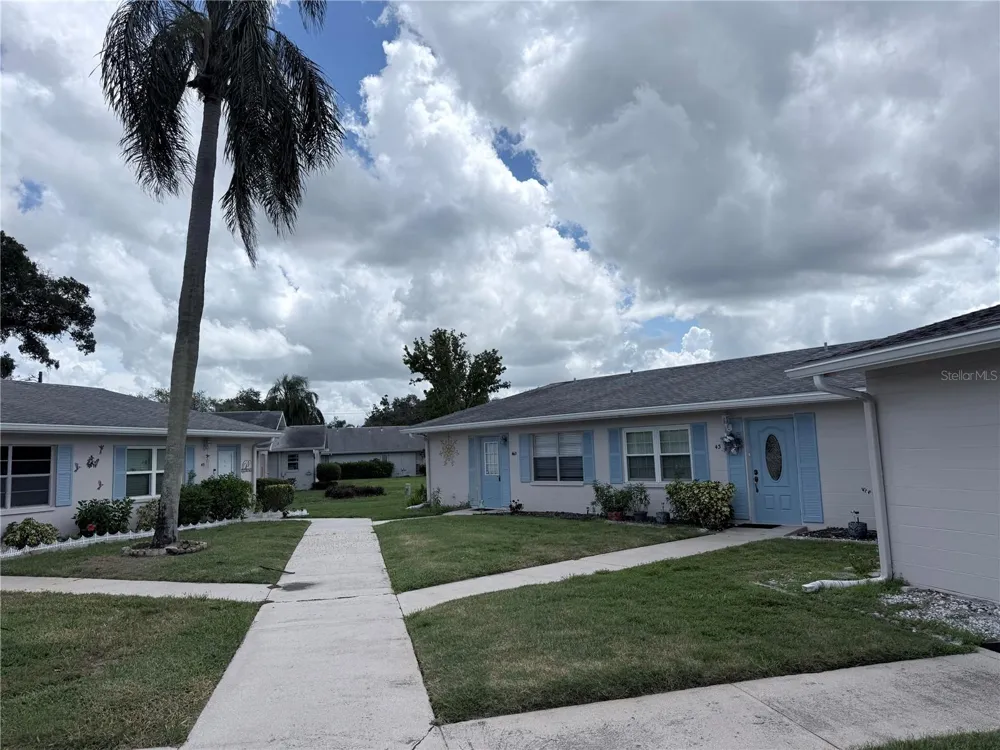 402 DORCHESTER PLACE #44 Sun City Center, FL 33573