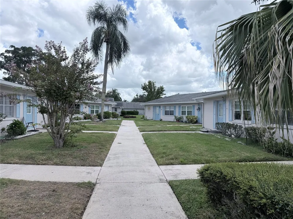 402 DORCHESTER PLACE #44 Sun City Center, FL 33573