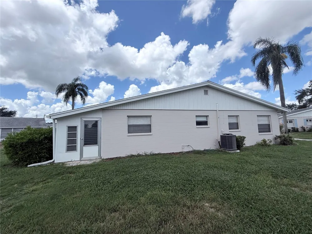 402 DORCHESTER PLACE #44 Sun City Center, FL 33573