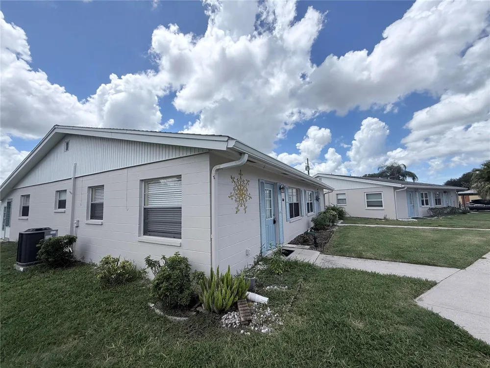 402 DORCHESTER PLACE #44 Sun City Center, FL 33573