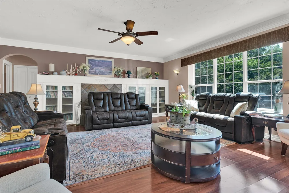 2720 Oates Drive Mesquite, TX 75150