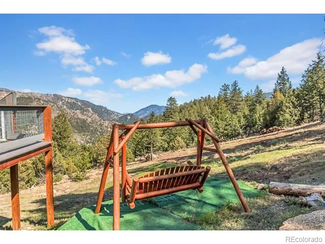 500 Bulwark Ridge Drive Glen Haven, CO 80532