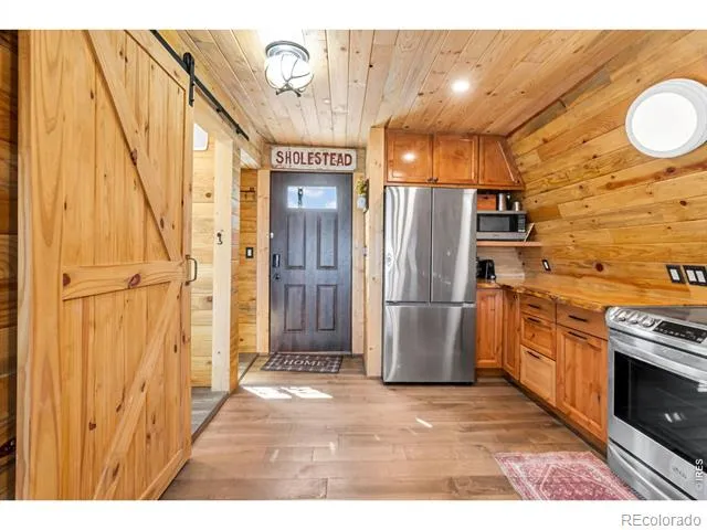 500 Bulwark Ridge Drive Glen Haven, CO 80532