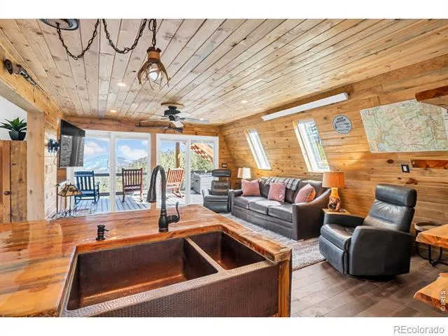 500 Bulwark Ridge Drive Glen Haven, CO 80532