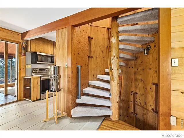 128 Elk Road Lyons, CO 80540