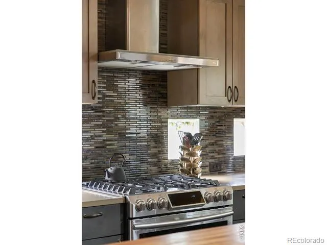 8036 James Court Niwot, CO 80503