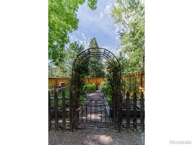 8036 James Court Niwot, CO 80503