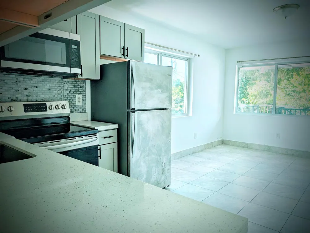 2719 LINCOLN STREET #6 Hollywood, FL 33020