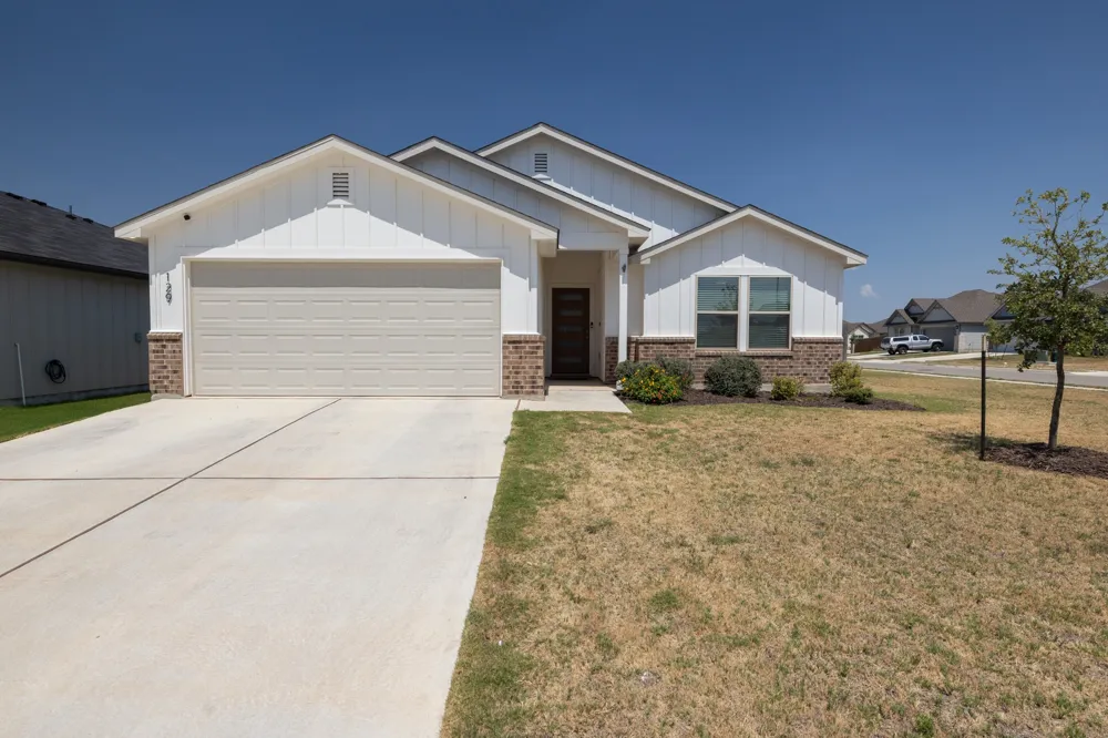 129 Maybelline Road Jarrell, TX 76537