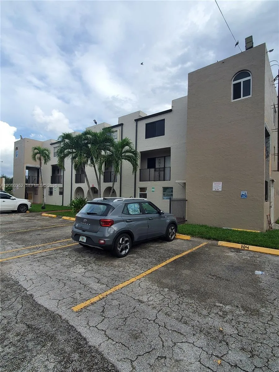 6600 W 2nd Ct #15 Hialeah, FL 33012