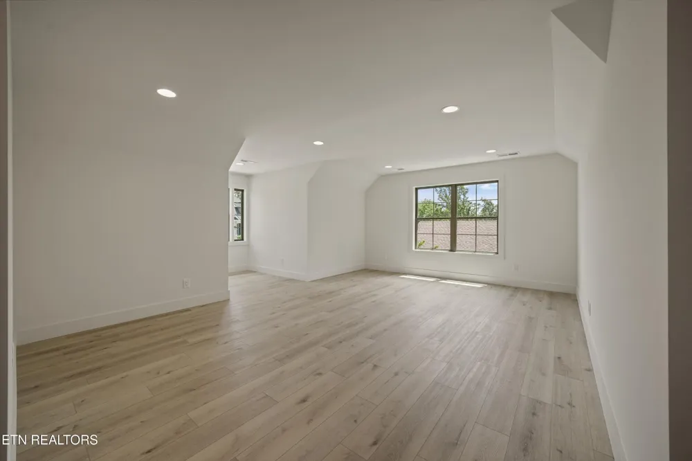 173 Elokwa Way Loudon, TN 37774