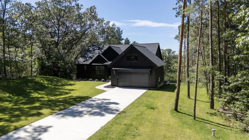 3126 Red Oak Drive Saugatuck, MI 49453