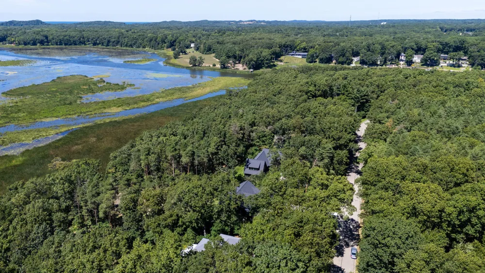 3126 Red Oak Drive Saugatuck, MI 49453