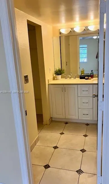 3910 Inverrary Blvd #304-B Lauderhill, FL 33319