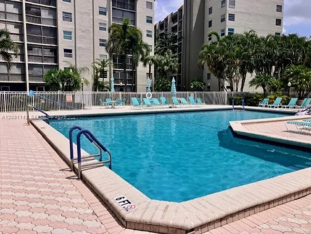 3910 Inverrary Blvd #304-B Lauderhill, FL 33319