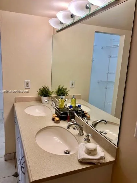 3910 Inverrary Blvd #304-B Lauderhill, FL 33319