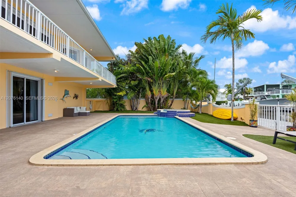 984 Shaw Dr Key Largo, FL 33037