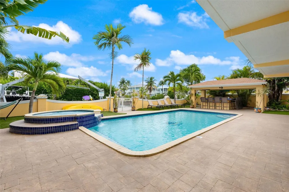 984 Shaw Dr Key Largo, FL 33037