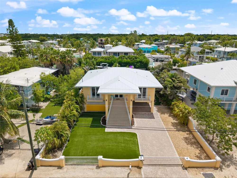 984 Shaw Dr Key Largo, FL 33037