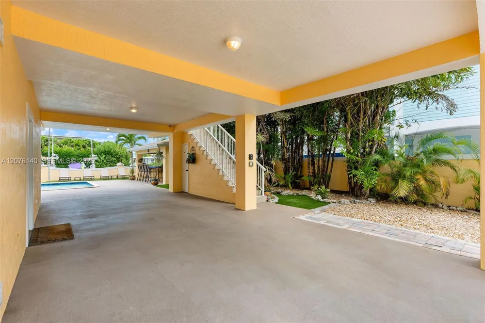 984 Shaw Dr Key Largo, FL 33037