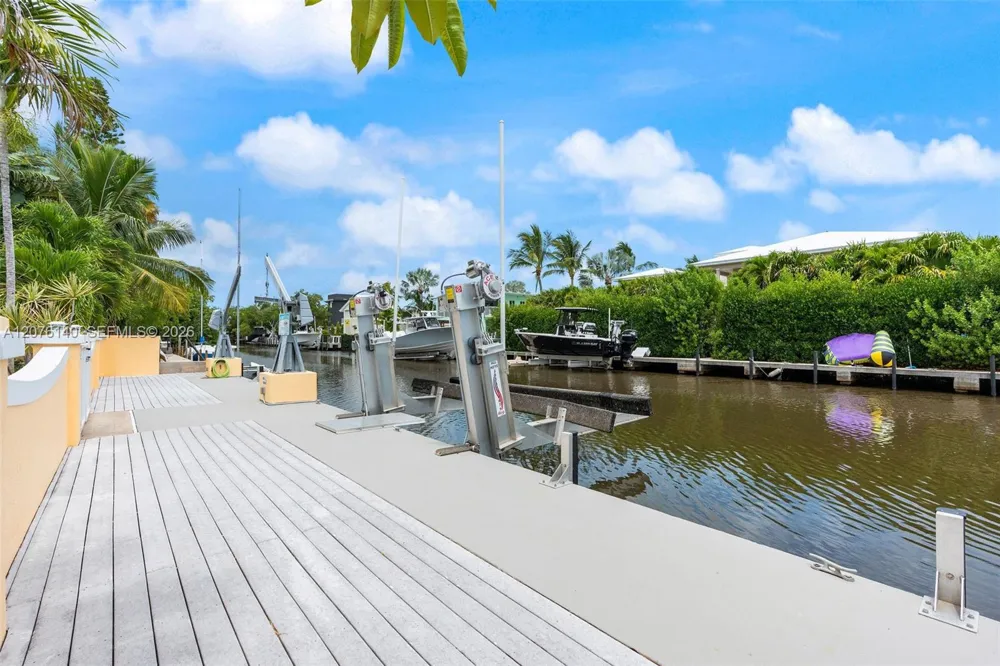 984 Shaw Dr Key Largo, FL 33037