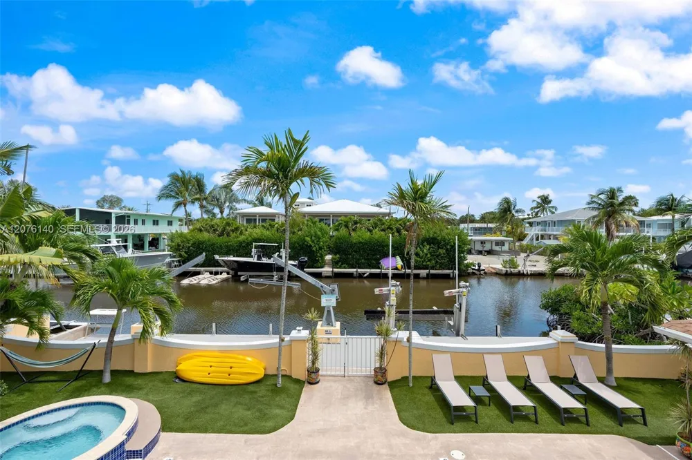 984 Shaw Dr Key Largo, FL 33037