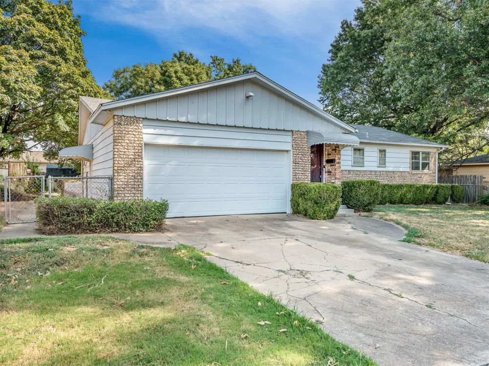 904 E Elgin Place Broken Arrow, OK 74012